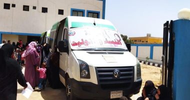 محافظ قنا: الكشف على 989 مواطنا خلال قافلة طبية بقرية العمرة ضمن حياة كريمة