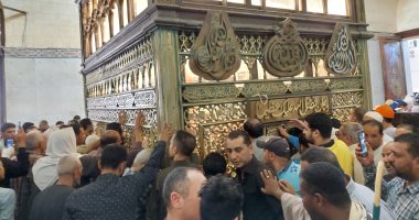 قراءة الفاتحة والتبرك بالمقام.. المئات يزورون مقام سيدي أحمد البدوي عقب صلاة الجمعة