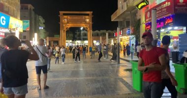 أحلى مكان فى الصيف.. المواطنون والزوار بشارع وممشى شيرى بالغردقة.. فيديو
