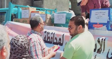 إقبال المواطنين على مبادرة "محاربة الغلاء" في محافظة بورسعيد.. صور 