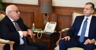 محافظ بورسعيد يستقبل أمين عام وزارة البترول والوفد المرافق لبحث سبل التعاون