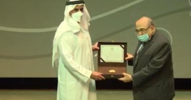 مدير مكتبة الإسكندرية يتسلم جائزة الشيخ زايد بالإمارات   