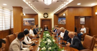 محافظ بورسعيد يستقبل لجنة من مجلس الوزراء والصناعة والاستثمار 