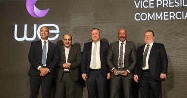 الشركة المصرية للاتصالات WE تحصد جائزة باحتفالية bt100
