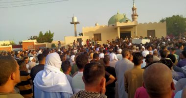 جنازة حاشدة لـ6 جثامين تفحمت فى حادث الإسماعيلية.. صور