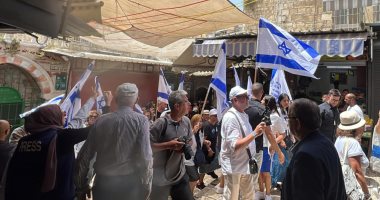 مستوطنون إسرائيليون يقودون مسيرة استفزازية بالقدس وآخرون يهاجمون بلدة فى نابلس