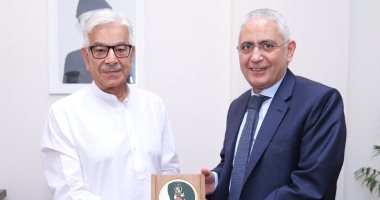 السفير المصرى لدى إسلام أباد يلتقى وزير الدفاع الباكستانى خواجة آصف