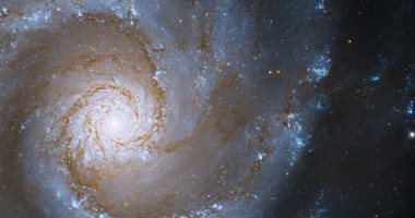 هابل يلتقط صورة لمجرات حلزونية على بعد 53 مليون سنة ضوئية من الأرض.. التفاصيل 