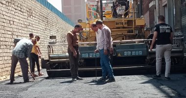 محافظ المنيا يتابع جهود الوحدات المحلية فى استكمال أعمال رصف وتحسين الطرق