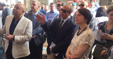 Le gouverneur du Caire et une délégation de l’agence française inspectent des projets de développement de bidonvilles à Ezbet Khairallah