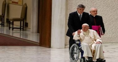 بابا الفاتيكان يلغى اجتماعاته ويقلص أجندته في يوليو بسبب تفاقم ألم الركبة
