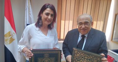 مكتبة الإسكندرية  تتلقى إهداء نادر من طبيب فلسطينى 