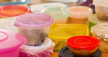 البداية من الشراء.. دليل الاستخدام الصحيح لعبوات تخزين الطعام البلاستيكية 