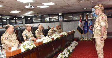 وزير الدفاع يشهد المرحلة الرئيسية لمشروع مراكز القيادة الاستراتيجى (عمرو 7)