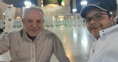 السعودية نيوز | 
                                            محمد هنيدى فى المسجد النبوى بالسعودية برفقة محمد محمود
                                        