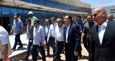 رئيس الوزراء يصل شرم الشيخ ويتفقد أعمال تطوير وتوسعة المطار