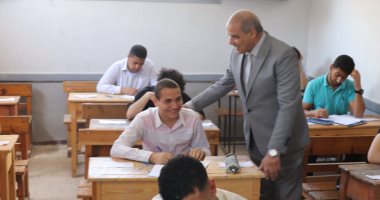 رئيس جامعة الأزهر يتفقد امتحانات الشهادة الثانوية الأزهرية.. صور