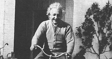 بداية صعبة فى حياة أشهر علماء القرن العشرين .. ذكرى رحيل أينشتاين 