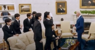 جو بايدن يفاجئ أعضاء فرقة BTS الكورية بسماع أغانيهم لحظة استقبالهم في البيت الأبيض
