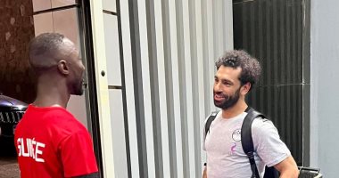 محمد صلاح يلتقي نابي كيتا قبل مباراة مصر ضد غينيا فى تصفيات أمم أفريقيا