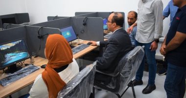 رئيس جامعة العريش يتفقد مركز الاختبارات الإلكترونية للوقوف على جاهزيته