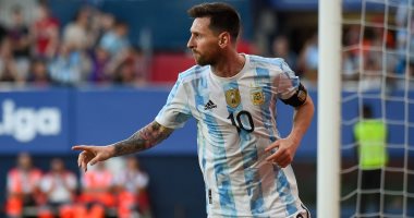 منتخب الأرجنتين يتفوق بثنائية ميسي على أستونيا فى الشوط الأول.. فيديو