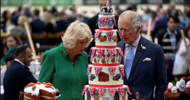 الأمير تشارلز وكاميلا يصلان ملعب The Oval لحضور غداء اليوبيل البلاتينى.. صور