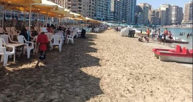 إسكندرية تتجمل لصيف 2022.. تجديد 11 بوابة شاطئ لنزول كبار السن