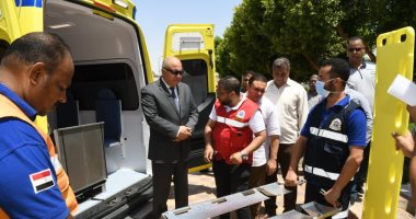 محافظ قنا يعلن استلام 11 سيارة إسعاف جديدة ضمن مبادرة حياة كريمة.. صور