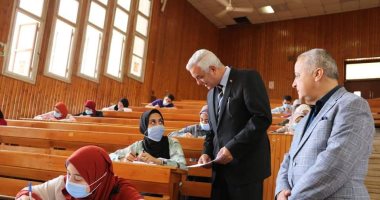 رئيس جامعة المنوفية ونائبه يتفقدان لجان امتحانات الكليات
