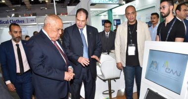 رئيس الهيئة العربية للتصنيع يتفقد جناح الهيئة بالمعرض الطبى الإفريقى الأول