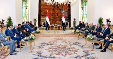 الرئيس السيسي يستقبل رئيس مجلس القيادة الرئاسى اليمنى فى قصر الاتحادية