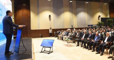 رئيس الوزراء يعقد اجتماعا مع مستثمرين بالمنطقة الاقتصادية شرق بورسعيد .. صور  