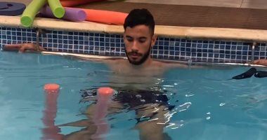 ناصر ماهر يخضع لجلسة تأهيل فى حمام السباحة للتعافى من إصابة الضامة