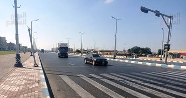 "الشوارع رايقة".. انتظام حركة السيارات بمحاور القاهرة والجيزة