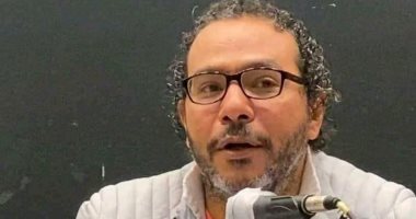 الروائى أحمد عبد اللطيف يستقيل من رئاسة تحرير سلسلة الجوائز.. اعرف السبب 