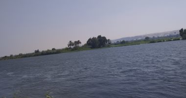المشهد ده مش هتشوفه إلا فى المنيا.. المراكب النيلية على شط النيل والجزر تزين قلب النهر
