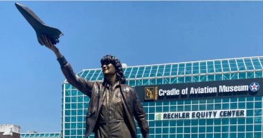 تمثال جديد لأول امرأة أمريكية فى الفضاء بمتحف الطيران بلوس أنجلوس