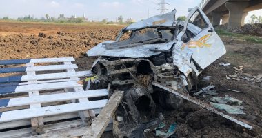 إصابة 3 في حادث انقلاب سيارة على الطريق الصحراوى الشرقى بسوهاج