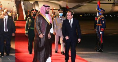 السعودية نيوز | 
                                            الرئيس السيسى يستقبل ولى العهد السعودى بمطار القاهرة الدولى
                                        