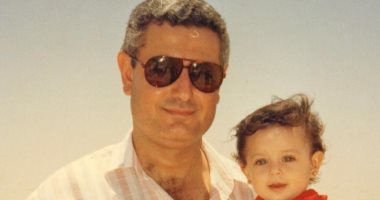 هبة مجدى تحتفل بعيد الأب وتنشر صورًا من طفولتها برفقة والدها الراحل