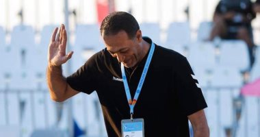 الاتحاد الدولى يكرم وائل عبد العاطى على هامش بطولة العالم لشاطئية اليد فى اليونان 