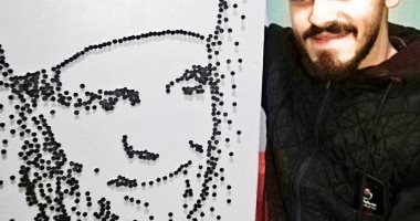 بالملح والشاى.. "محمد" يرسم لوحات فنية للمشاهير.. أم كلثوم ومحمد صلاح أبرزهم