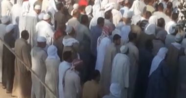 تشييع جثمان ضحية انقلاب قطار البضائع بقرية البستان بالبحيرة .. فيديو