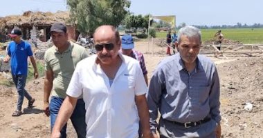 رئيس مدينة بسيون يتابع أعمال الحفر بمحطة الصرف الصحى بقريتى قرانشو وآبار