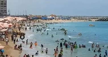 5 شواطئ فى الإسكندرية آمنة اليوم للسباحة بسبب حواجز الأمواج