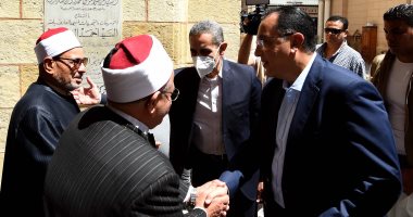 أهالى طنطا يستقبلون رئيس الوزراء بالترحاب أثناء تفقده منطقة السيد البدوي