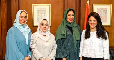 وزيرة التعاون الدولى تستعرض مع نائبة رئيس مجلس الإمارات سياسات تمكين المرأة