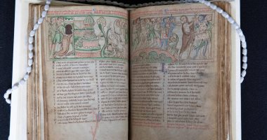 عرض مخطوطة ثمينة من القرن الثالث عشر في بريطانيا بعد رقمنتها