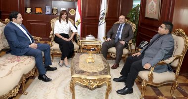 محافظ بني سويف يستقبل وزيرة الهجرة في مستهل زيارتها للمحافظة.. صور